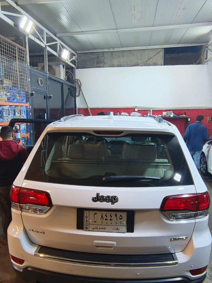 جيب كراند شيروكي موديل 2020 خليجي 
✅️ لسعر 270 ورقة 
 فئة لمتد (Limited).
رقم بغداد شرط التحويل 
 ماشية 46,000 كم فقط
مكفولة كفالة عامة السيارة بحالة ممتازة وشبه جديدة ونظيفة جداً
البودي نظيف
 الملاحظات الفنية الوحيدة هي كم طخة على البارد (تعديل بدون صبغ أو حادث). السيارة جاهزة للاستخدام الفوري
مكان السيارة بغداد الدورة 
رقم تلفون صاحب السيارة 
***********
#جيب
#شيروكي
