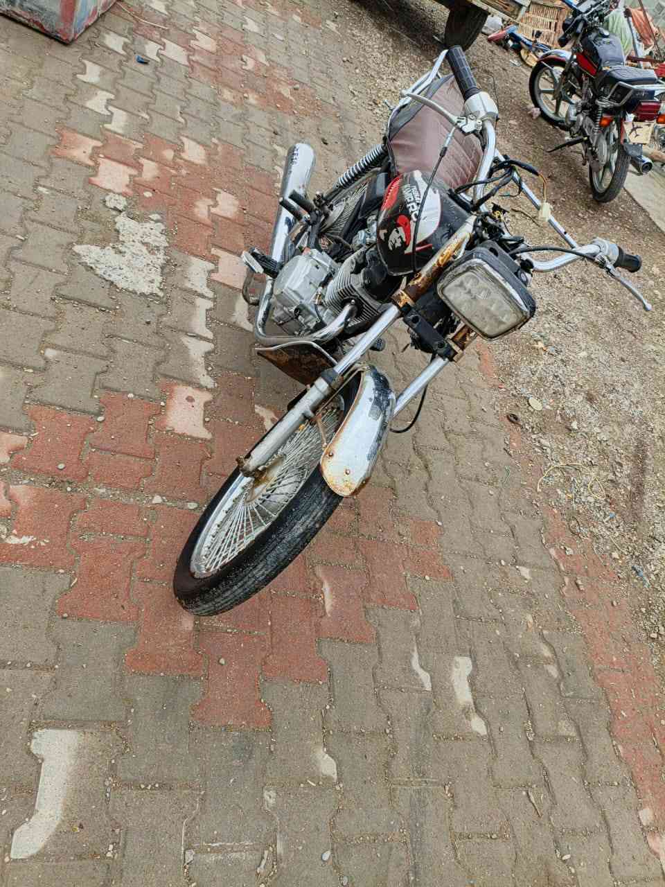 دراجه للبيع موديل2017 دراجه نضيفه مرتبه مجفته جديد 
اوراقه موجوده سعر200وبي مجال عنوان جلولاء ////  مكلف بالنشر اتصال علرقم***********
