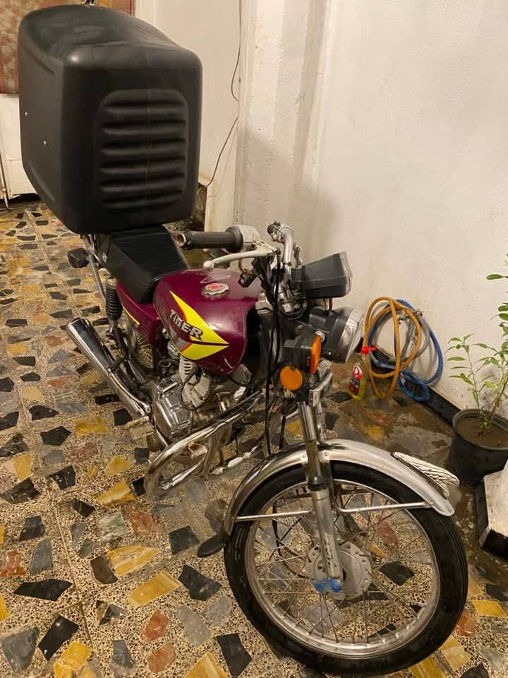 يراني لبيع موديل22 معه صندوق سعر550وبيها مجال رقم الهاتف ***********
