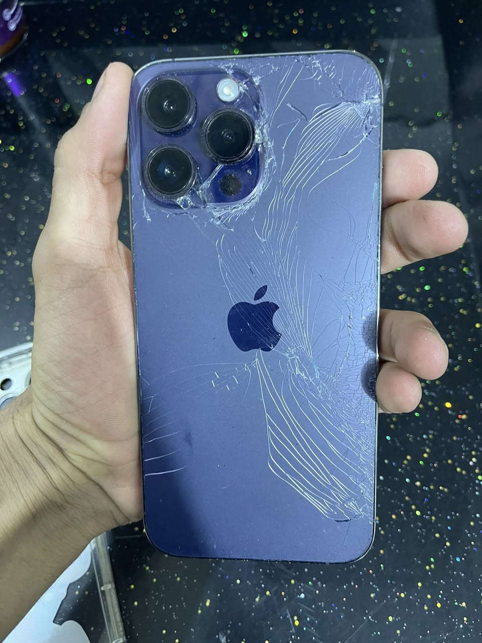سلام عليكمم 
Iphone 14pro max
الجهاز ما مفتوح نهائياً 
مشكلته فقط ظهر مكسور 
والجهاز وتر ما مفتوحح وما مستبدل بي اي قطعه  
بطاريتة 81 والجهازز نضيففففففففف
وملحقاته كامله مع كارتونه اصلي مال الجهاز والكيبل  
سعرر 800 وبي مجال كلش بسيط ومستعجل على بيعته 
مكاني كربلاء تواصل واتساب 
***********
