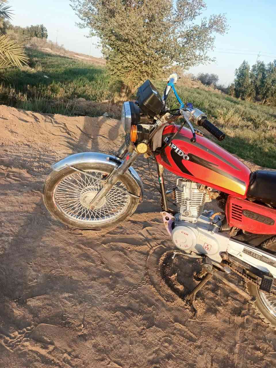 نامه أصولي تعمير 23 
الشاصي 2017 
كهربائيات كله شغاله لايت عالي ناصي
اشاير بك لايت
محرك متياز ايراني 2023 مفتوح مره وحده 
الدراجه جديده وحلوه وسعره مناسب
السعر 650 وبيها مجال 
مكاني بالشطرة 
***********
