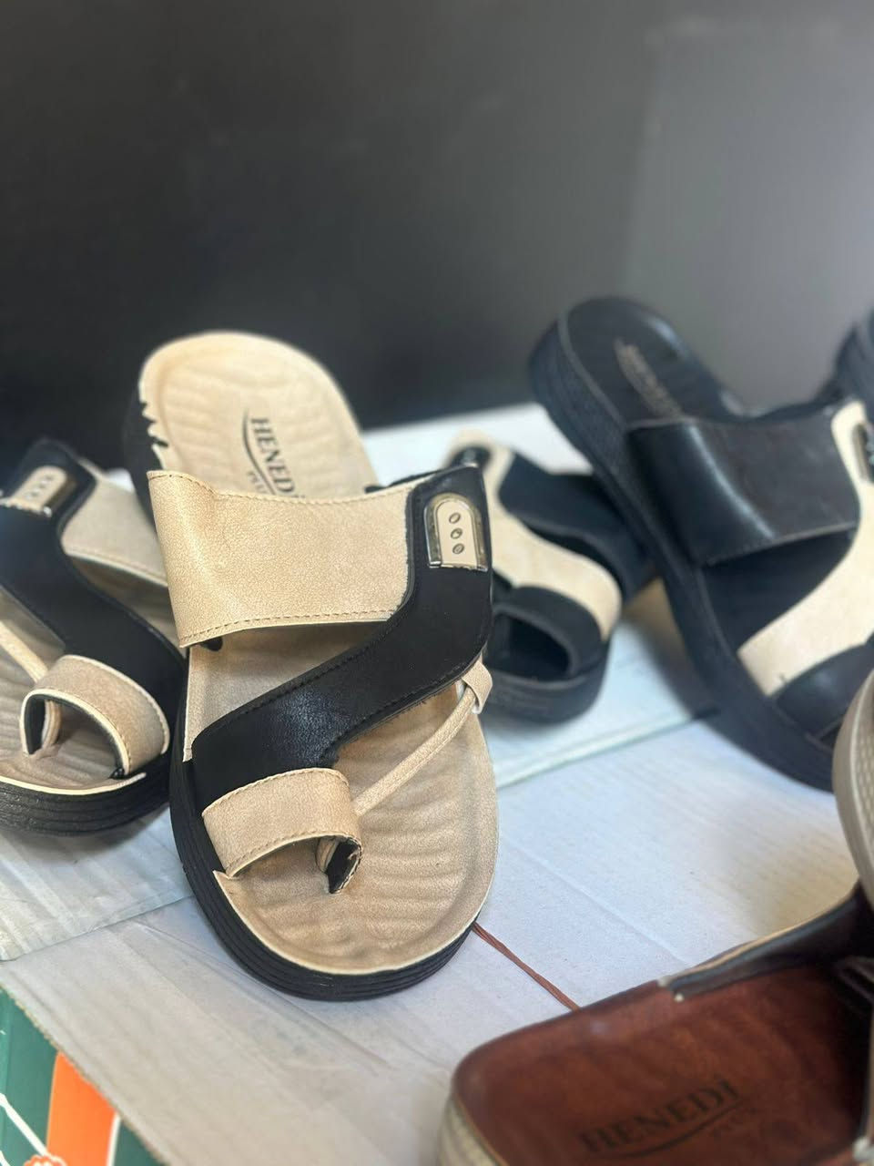 شحاطة رجالي اصبع
تفاصيل داخل صوره 
متوفر توصيل لجميع المحافظات 
رابط قناة التليكرام//
https://t.me/shams12297
للحجز والاستفسار مراسله الصفحه
رقم الواتساب//
***********
