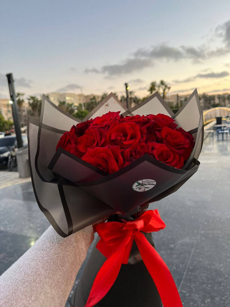 There's no caption because the client already sent the caption for some beautiful pictures. ♥️
For reservations and inquiries 
010 99760278 
01070800712
#ورد_أحمر #تنسيق_ورد #هدية #حب #بوكيه_ورد #فخامة #اكسبلور #هدايا_حب #الورد_سر_السعادة #تغليف_شفاف
#RedRoses #FlowerDesign #GiftIdeas #FloralArrangement #RedPassion #Bouquet #FlowerPhotography #MinimalistGift


**إذا كنت صاحب هذا الإعلان وتريد حذفه لأي سبب، رجاءا أرسل رسالة إلى الدعم الفني**