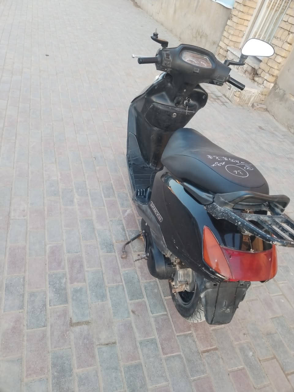 السلام عليكم
دراجه سبيسي ياباني شغال سلف هندر كهربايات كله اصلي كابريتر زوج تاير
السعر 375 وبيه مجال
العنوان واسط كوت انوار الصدر
رقم ***********
