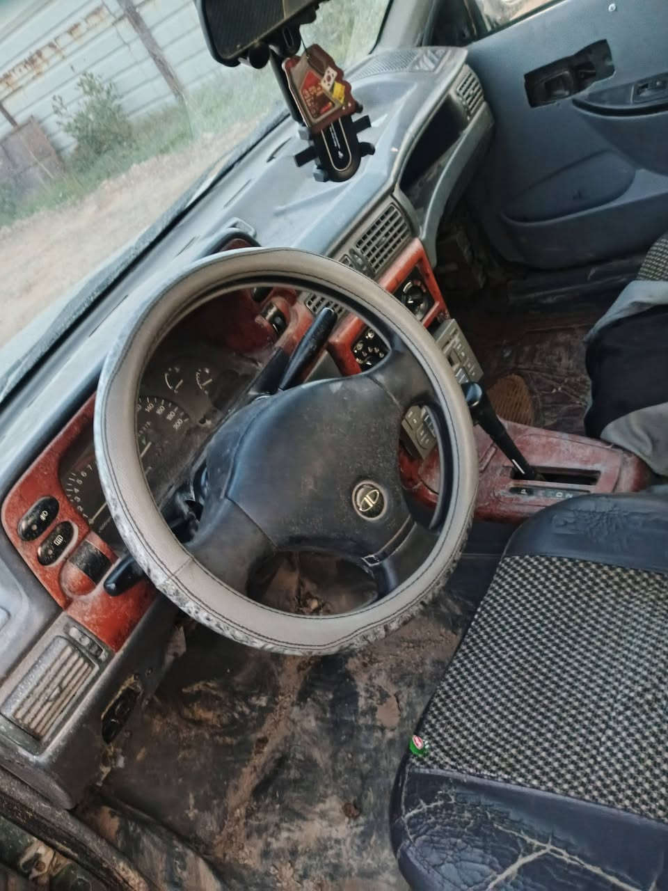 السلام عليكم سلو موديل 94 سياره مابيه اي نقص مكينه جديده بس الكير ما ينمر اله رون 3 السعر 25 و بيها مجال مكاني ابو غريب *********** بي واتساب
