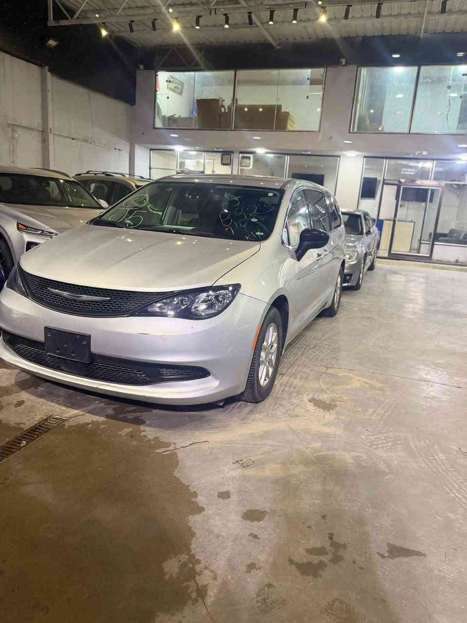 السلام عليكم باسفيكه فيوجر موديل 24 حادث دعاميه نفسها بدون صبغ السعر 240 مكانها  ***********   ***********
