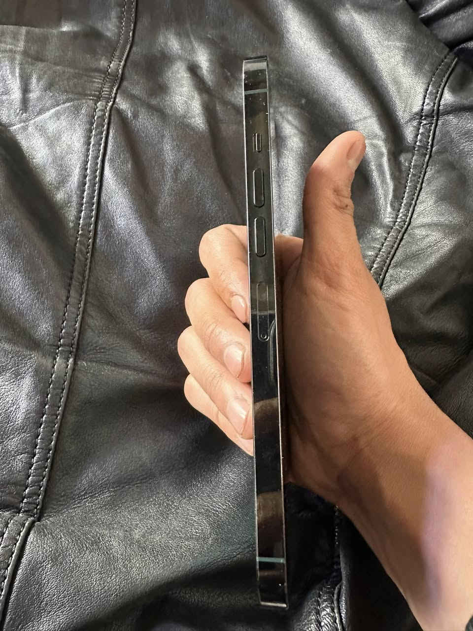 أيفون 13پرو للبيع بطاريه91 المساحه 128 مامفتوح  نضافه 99 جهاز بيت شرط سعر 600بيه مجال ***********
