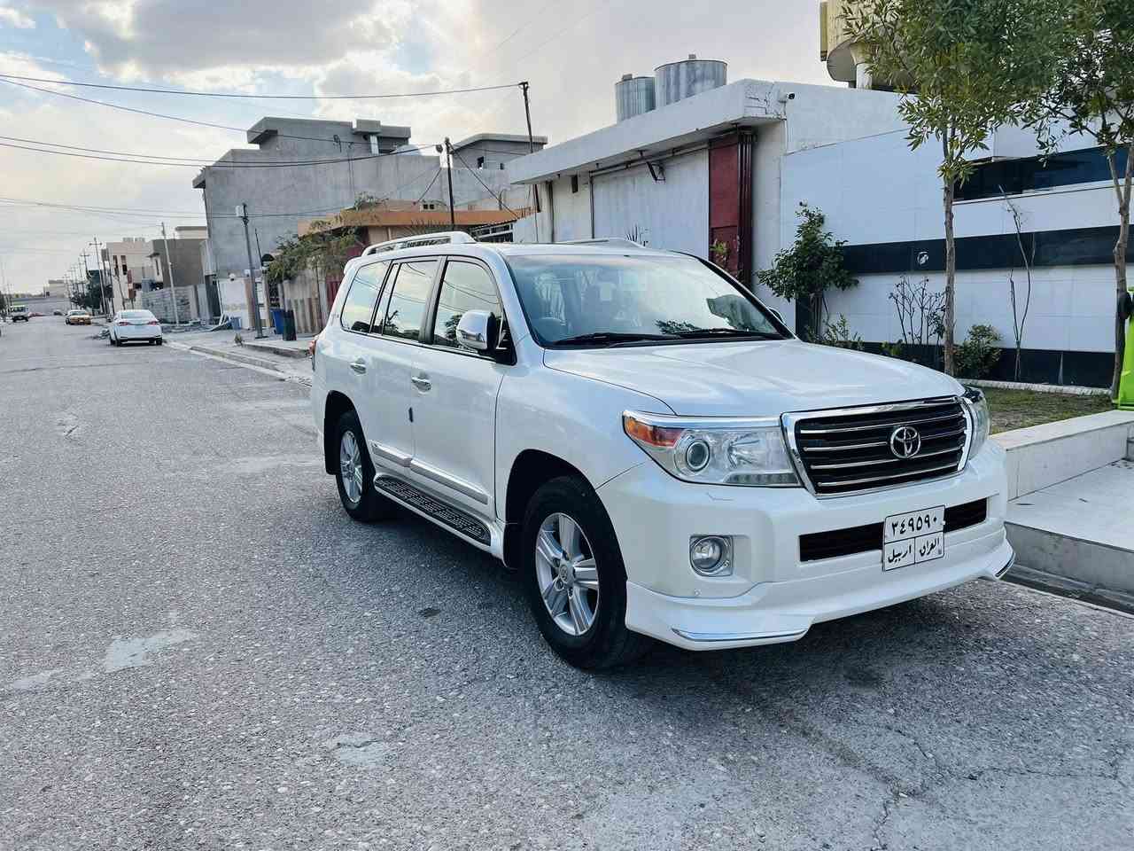 سلام عليكم للبيع لاندكروزر 2014بـريـم رقـم اربـيـل سنـويـه جديد سياره نضيفه ***********
