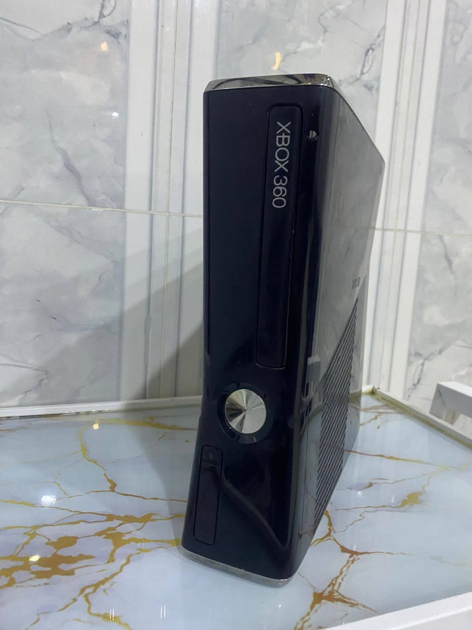 السلام عليكم 🤍
Xbox 360 للبيع
هارد مساحة 250 
الجهاز ما مفتوح نهائيا وما مستخدم قبلي فقط استخدام امريكي
بيه 33 لعبة 🎮
3 نسخ GTA (سان اندرياس،5،4)
العاب المغامرة(تومب رايدر، اساسن كريد نسختين ريزدنت ايفل ريفليشن، ماينكرافت) 
العاب الافلام والكارتون(وقت المغامرة تختيم، باتمان، مدغشقر 3 اجزاء) 🎥🎮
الجهاز نظيف جدا سعره 100 الف قفل بدون اليدة 
تريد وياه يدة جديدة بالباكيت غير مستعملة يصير 115 الف
تواصل ماسنجر وواتساب على الرقم ***********
عنواني السماوة
