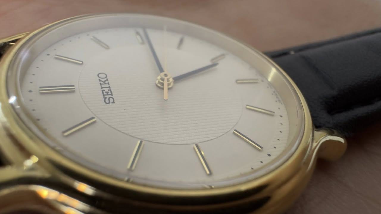 • ساعة Seiko Basic
• موديل المكينة: 7N01 (ياباني كوارتز دقيق)
• رقم المرجع: 7N01-0BR0
• مقاومة ماء 5BAR (50 متر)
• ستانلس ستيل أصلي
• قطر الساعة 32 ملم – قياس كلاسيك أنيق
• رقم تسلسلي: 520084
• إصدار تذكاري تكريم موظف متميّز 
• نظافة 100٪؜ – حالة ممتازة جداً


**إذا كنت صاحب هذا الإعلان وتريد حذفه لأي سبب، رجاءا أرسل رسالة إلى الدعم الفني**