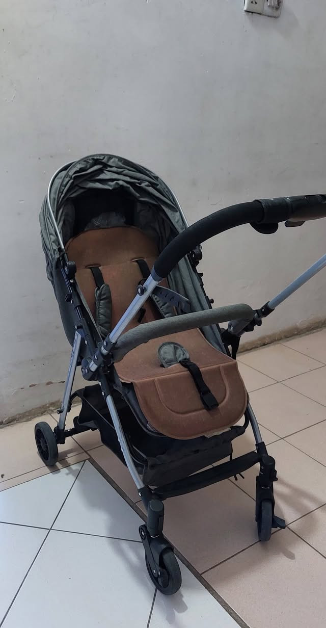 عربة اطفال عربانه متحركة كبيره الحجم نوع Beimu
وضعيات جلوس للاكل ومنام
تحتوي على شمسيه كبيره وحوض في الاسفل لوضع اغراض للطفل مع طبله للاكل قابله للازاله من العربانه
بريكات في الامام والخلف
قابله للطي ، عند طي تكون صغيرة الحجم لا تأخذ مساحة ، مقعد مريح للطفل وينفع يكون منام
السعر ٨٥ الف قفل
الموقع بغداد الكرادة قرب مسبح نادي المشرق
للاتصال ***********
