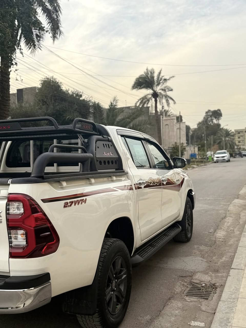 هايلوكس فور ويل
بشرط ع تايرات شركه
بيع مستعجل
كفاله
موديل٢٠٢٢كويتي فول
فول مواصفات 
ع وضع الشركه بشرط بعدها بفابلون شركه
ماشيه اقل٢٦الف 
رقم بغداد مييز  بسمي مشروع وطني
مواصفات
بصمه
فور ويل
بنيد جكات 
صندوق جكات 
ثلاجه بلجكمجه
دبل ايرباك 
داخل احمر
مثبت سرعه
نضام ايكو
تبريد قطعتين
تحكمات ستيرن
جهيتين شاشة جبيره
كامره 
درع امامي خلفي
 فورويل 4x4
سياره مدوشمه دوشمه كامله كشنات 
تحويل مباشر السيارة جديد 
كفاله عامه حته حداديه ع وضع الشركه 
سبير والعده ع وضع الشركه 
سونار مع منشور فيديو مع منشور سونار جديد يجي هم يسوي سونار
رقم الهاتف ‭***********
العنوان طالبيه قرب فلكه ٨٣
كفاله عامه
