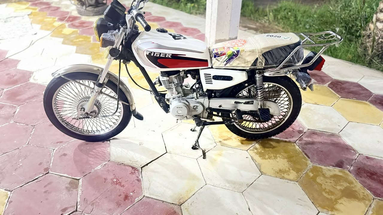 السلام عليكم
دراجه تايكر 
موديل ٢٠
أوراق ٥
دراجه حلو كلش
كربيت شغاله 
ما بيه نقص
السعر ٤٥٠ وبيه مجال
المكان واسط الزبيديه 
***********
