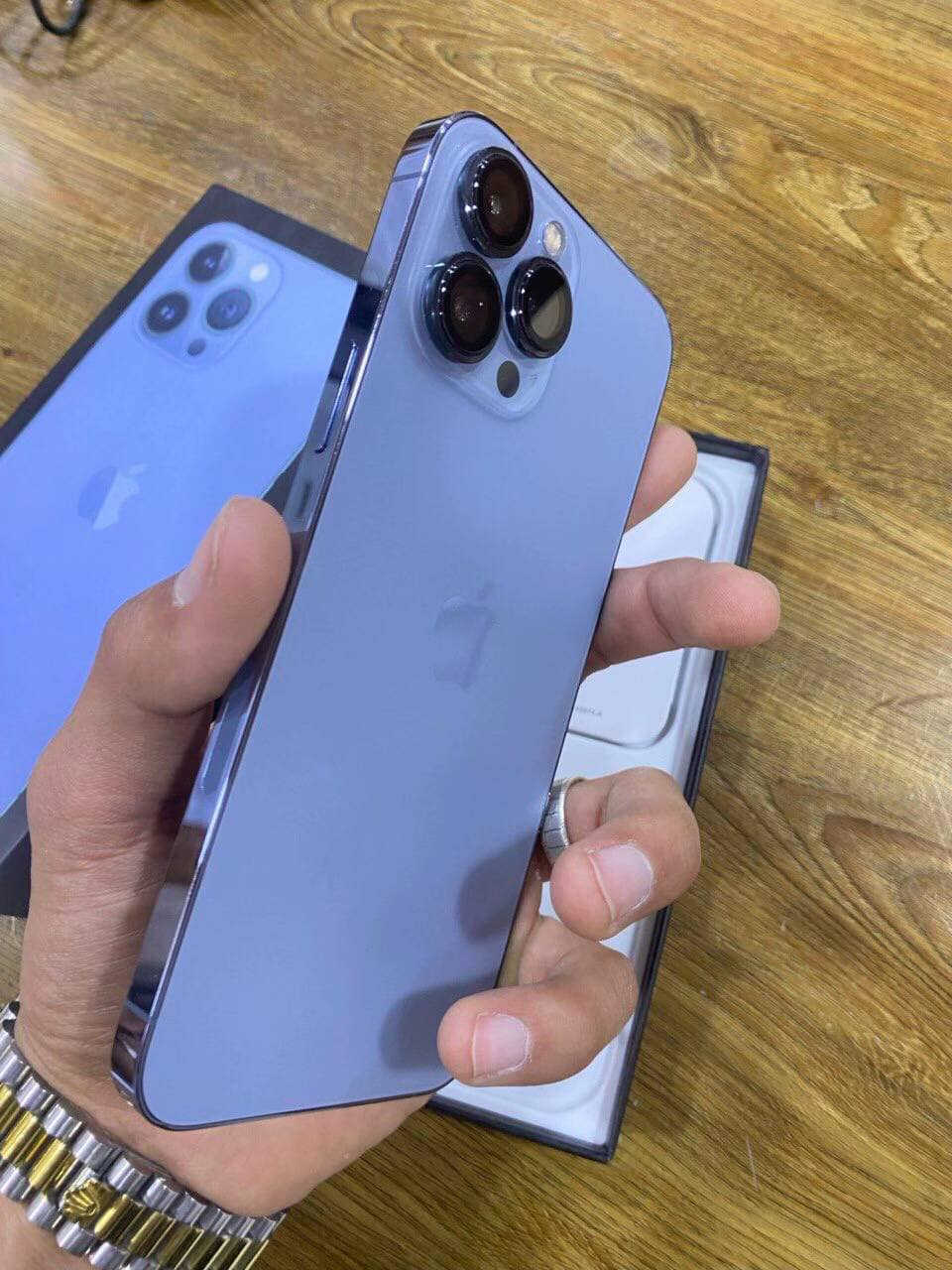 سلام عليكم 
13 برو ماكس ماستر شرق اوسط ZA/A
دبل سيمكرت ذاكرته 256 نضيف جدآ 
تفاصيل الجهاز كلها موضحه بلصور 
فيس ايدي تصال صوت كامره كله شغال 
السعر (425) وبي مجال بسيط مكاني بغداد *********** واتساب ماعندي فقط تصال
والخاص مفتوح راسل ودلل
