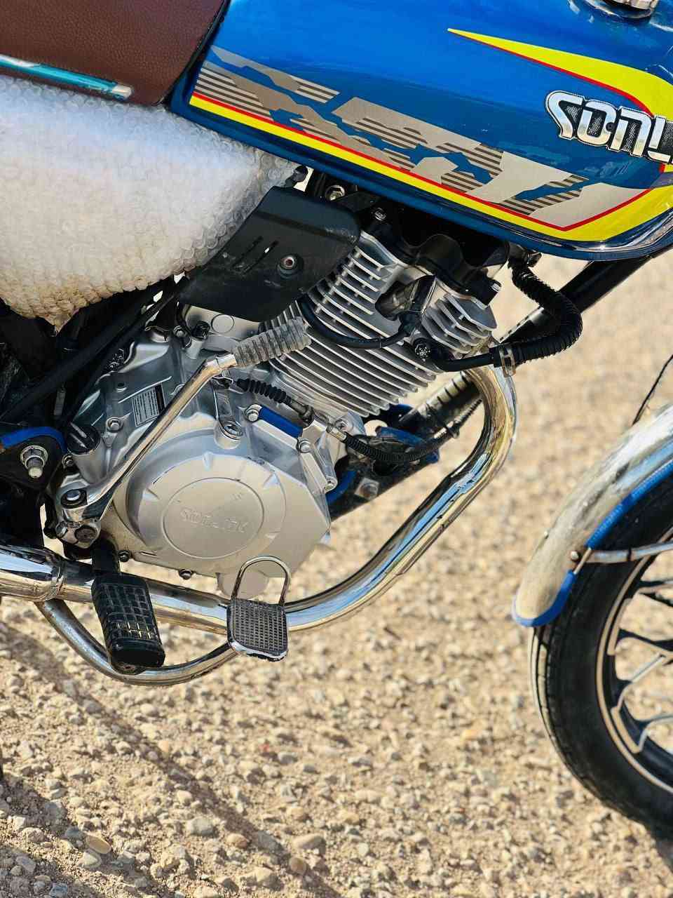 السلام عليكم شباب دراجه للبيع موديل 24 محرك 200
كامل مواصفات كلشي شغال بيه 
تفاصيل ع تصال ***********
