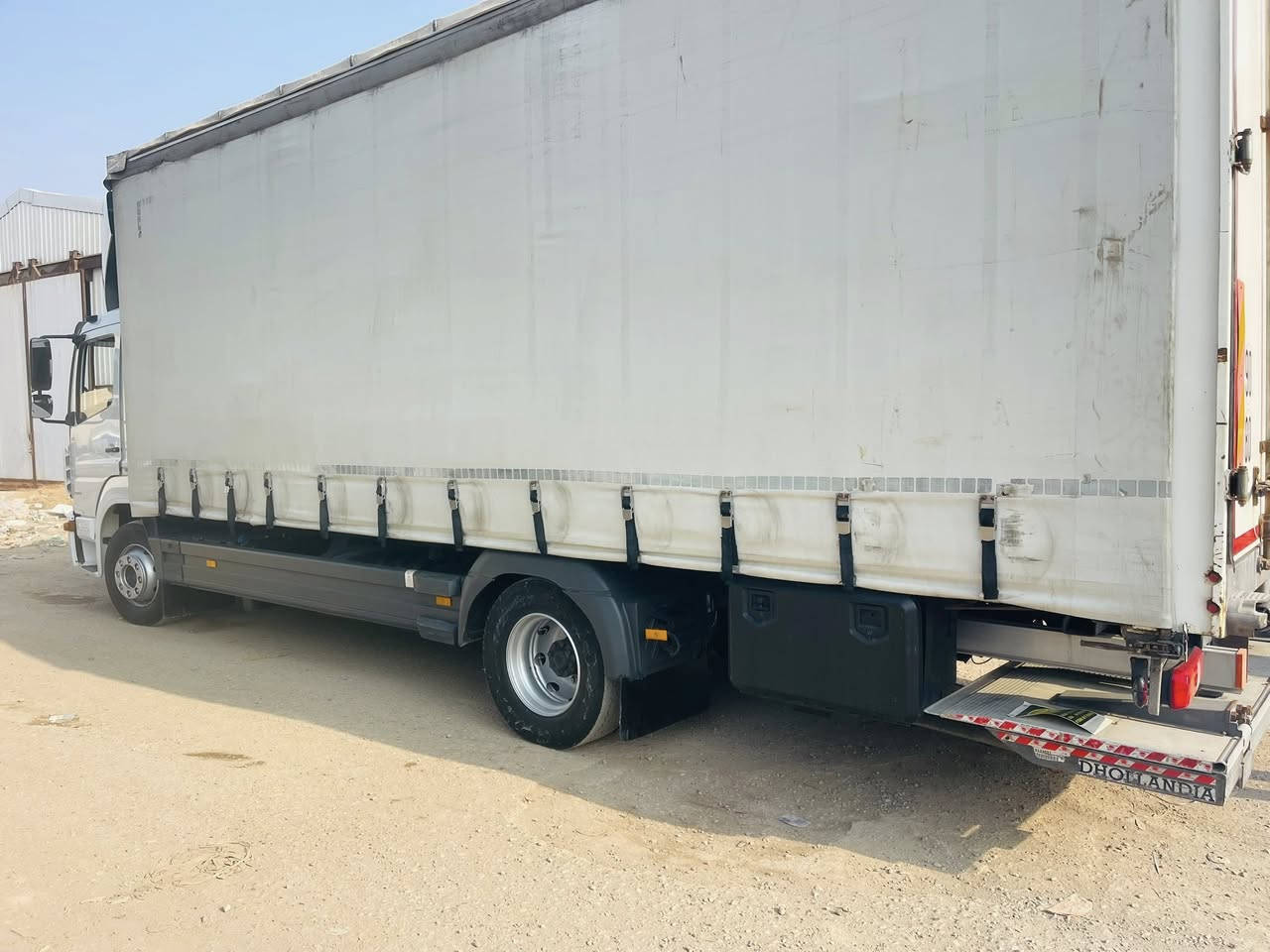 بسم اللة الرحمن الرحيم للبيع
اتيكو. 2017حجم 1524
تك قمارة جادر مسرحي باب خلفي دفتري 
وجك تانكي 300سبير تحجيرة. طفاية تانكي ماء 
جاهزة للعمل. ترقيم جديد رقم اربيل 
مكان السيارة بغداد ***********
***********
