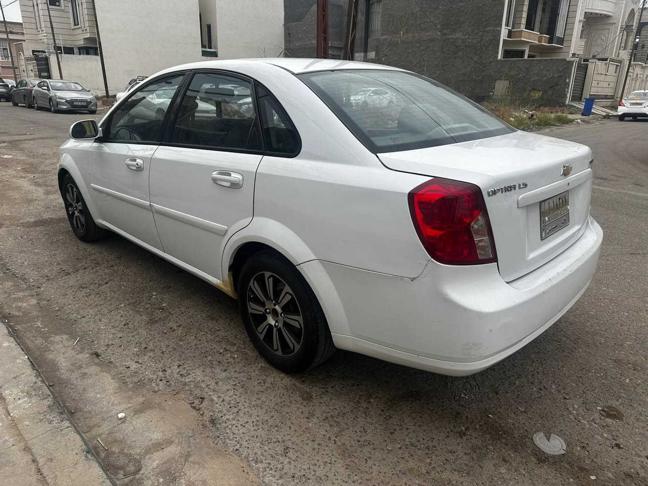 السلام عليكم
اوبترا 2011 خليجي 
سياره صدر محرك تايرات 
تبريد لايتات كله جديد 
متصرف الف عليها فقط 
المكان الي بي معجون تصبغه وبس 
سياره مبدل بنيد نفس الون يعني بدون صبغ 
السعر 77 بيه مجال وماكو بهيج سعر يعني وشي كامل 

***********
***********
