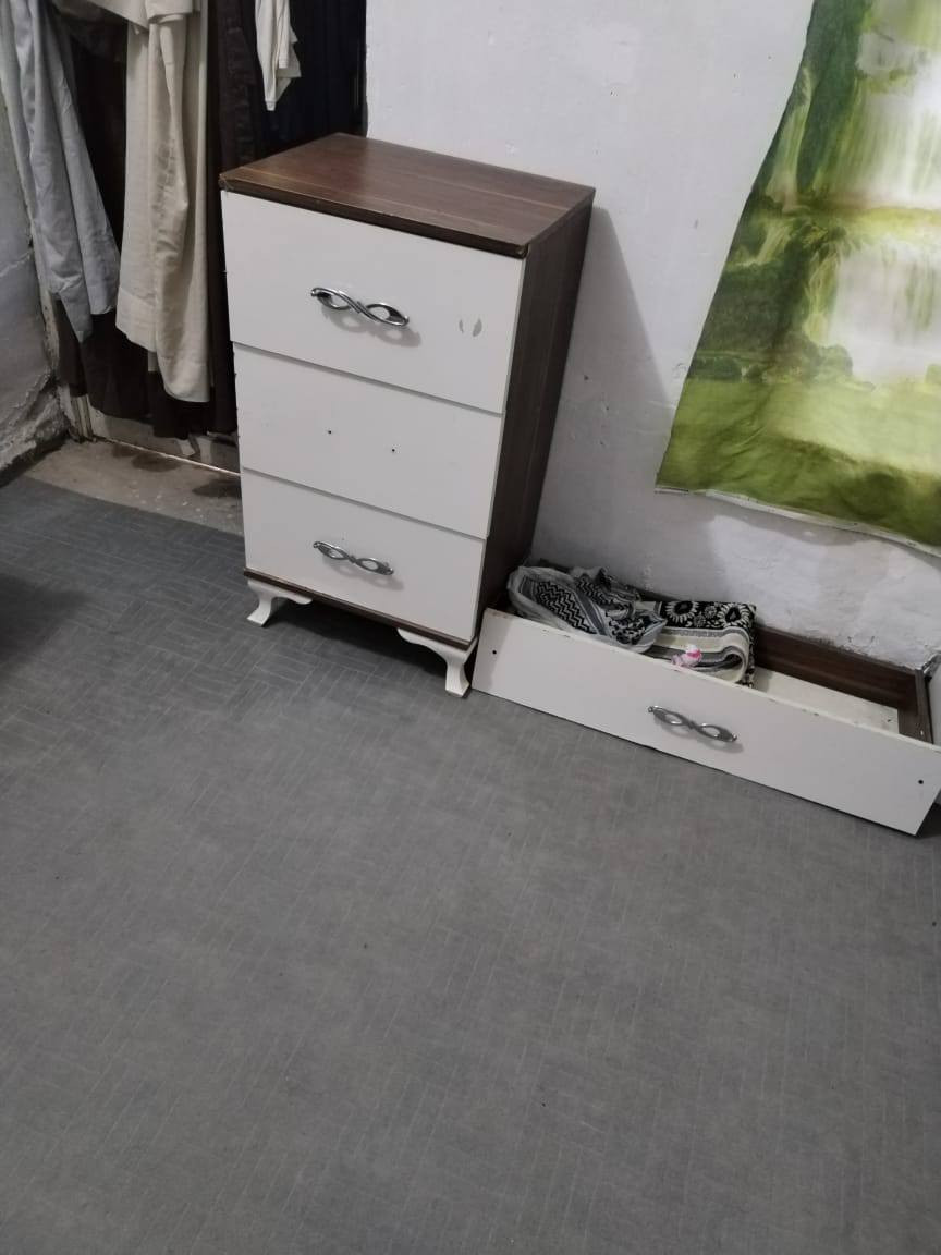 غرفه ب300وبيها مجال نهايه حي العامل***********
