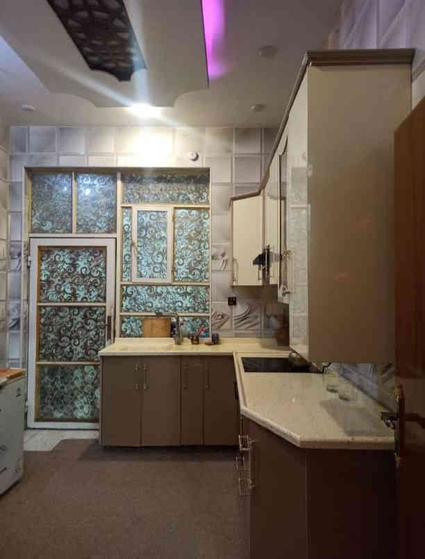 (( دار للبيع ))
حي الجامعه منطقه 28 شارع 15 ركن واجه 7/75 والنزال 13 الطابق الاول استقبال مفتوح على الصاله وصاله وغرفه ومطبخ بارد وحار وتخاريخ داخليه وخارجيه والطابق الثاني 3غرف نوم وصاله وتخاريج والثالث بيتونه على شكل غرفه وسطحين بيت مال جناي مو بياعه شره الارضيه مرمر والجدران سيراميك مطلوب لمصرف الاسكان 63000 

***********  ابو غيث
