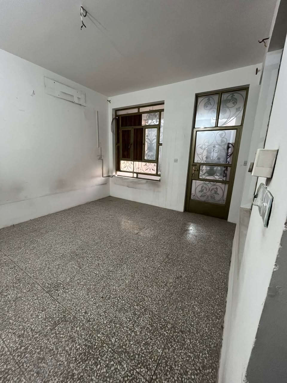 المنصور حي العربي دار للإيجار مساحة ١٠٠ متر 

(كراج سيارة - صالة - مطبخ - ٣ غرف نوم - صحيات عدد ٢ )

للعوائل فقط - يوجد مكان للسيارة 

موقع مميز جدا 

يوجد فديو تصوير للبيت واتساب 

للاستفسار اكثر اتصال + واتساب :

***********
