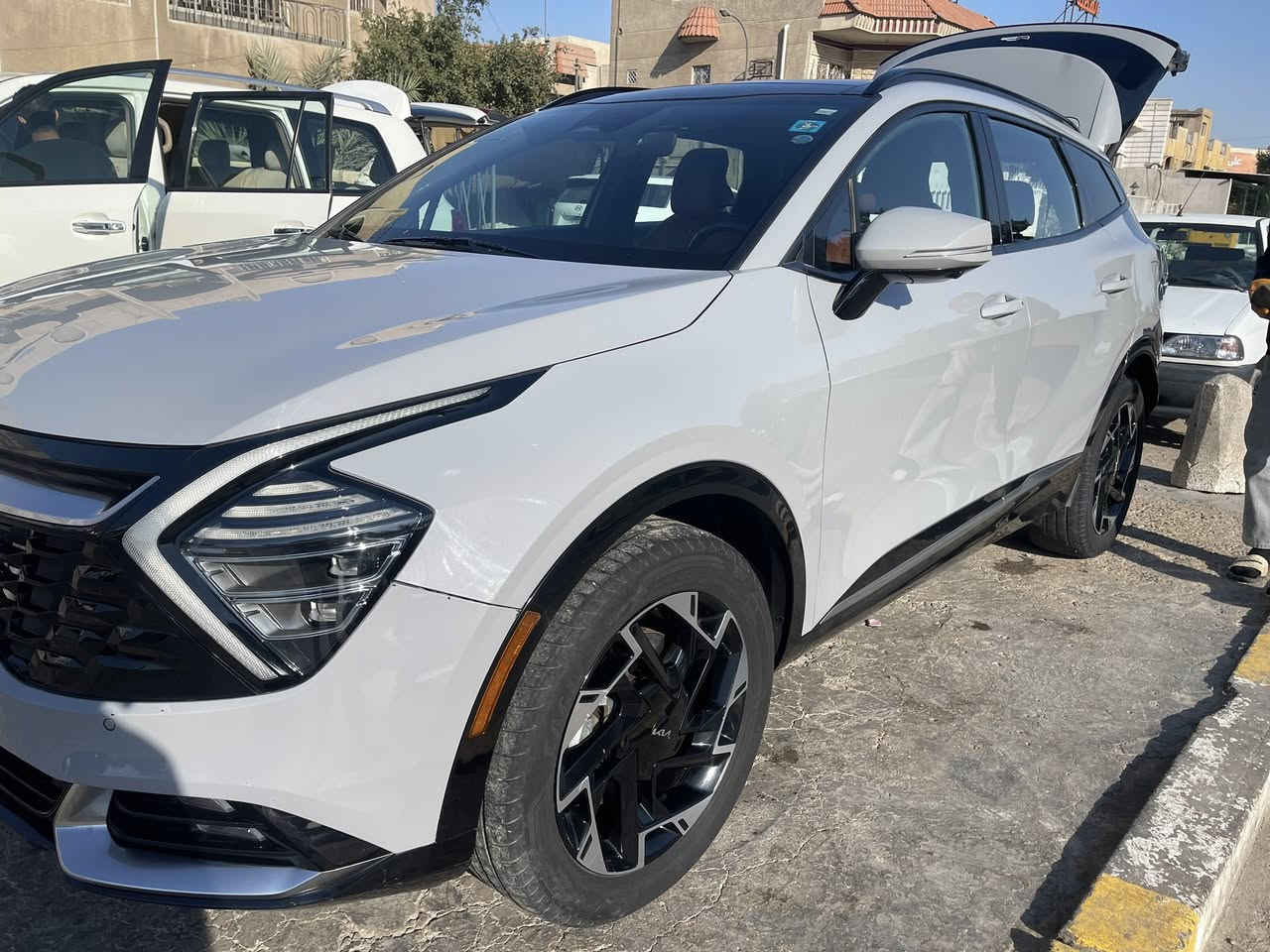 ماكو هيج سعر هيج مواصفات
كيا سبورتج (برستيج) 2023
الون اسمنتي داخل احمر 
وارد امريكي كلين بدون قطرة صبغ بدون ايرباك بدون بارد بدون طخت جاكوج ولا اي شي 
مواصفات 
راداد 360
كامرات 360
حساسات 360
كسنات تدفئة وتبريد 
فور ويل 
فتحة بانوراما الاخير تنفتح
كشنات كهرباء سايق وبصف السايق 
صندوك كهرباء 
رقم بغداد 
سيارة نظيفة حلوه ما بيها اي نقص 
حادث السيارة مازده مبدل اصلي مبدل سباك دعاميه نفسها راجعه بدون صبغ بدون ايرباك
السيارة ماشية 65000 قابل زيادة
سيارة سعرها 245 وبيها مجال بسيط حك الجيه
رقم صاحب السيارة ***********
