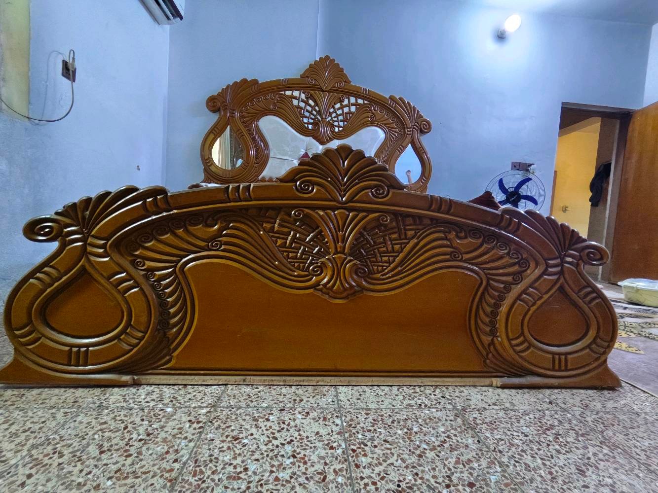 السلام عليكم 
غرفه نوم صاج عراقي 
صاج داخل وخارج 
كنتور + جرباية + زاوية + ميز تواليت 
السعر 600 الف 
العنوان بغداد 
***********