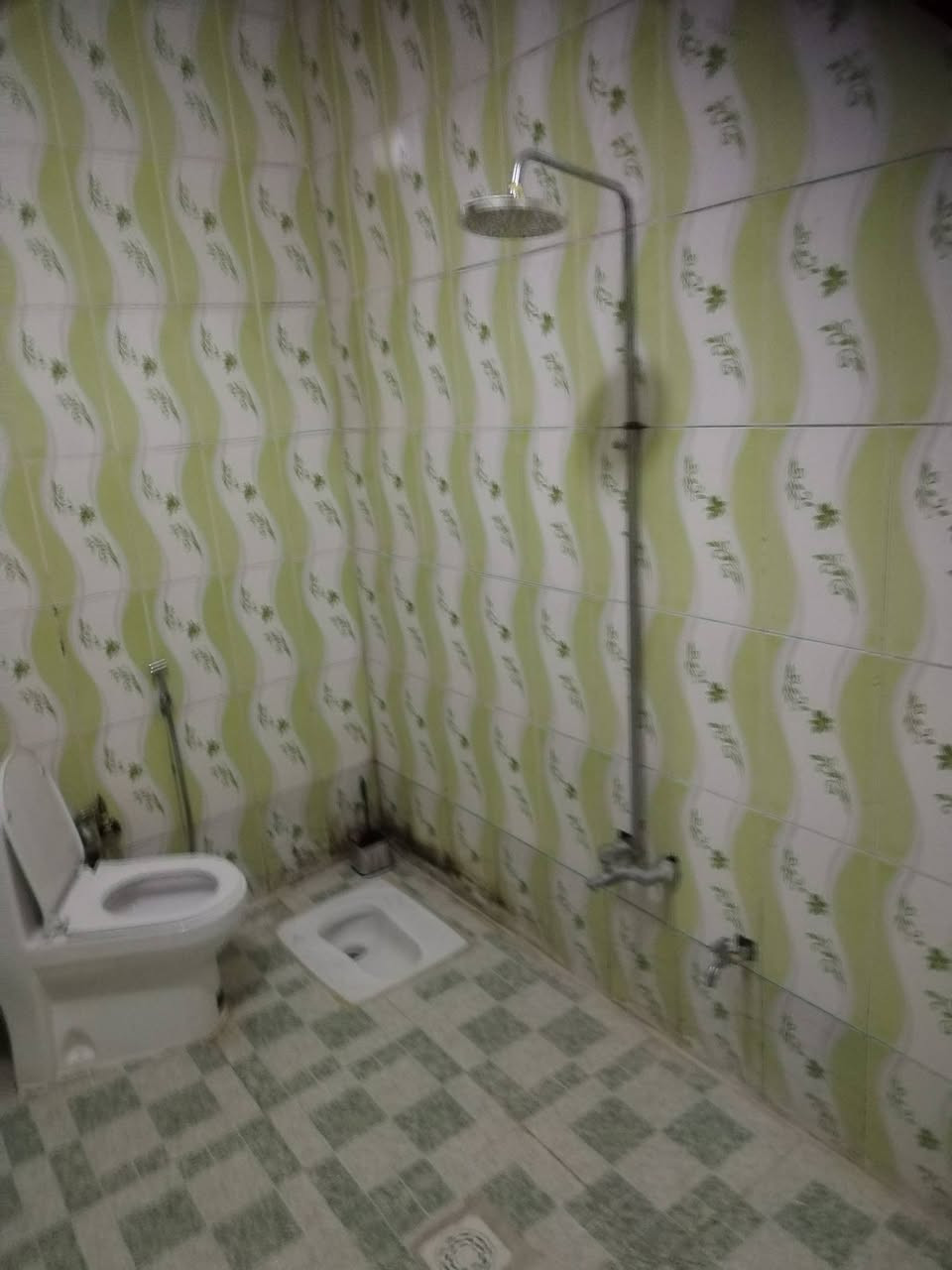 اللهم صل على محمد وآل محمد
الدار للببع المساحه ١٠٠ م مربع. الزعفرانيه شارع الجواهري
البيت كامل  المراجعه على ت *********** موجود واتساب
