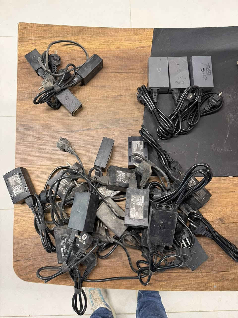 توفر لدى مكتبنا 
روكت xw جديد بالكارتون سعره 140 الف
سكتر ubnt بالكارتون سعره 95 الف
نانو ستيشن m2 سعره 35 الف
محولات 24 v واحد امبير سعره 5 الاف
محولات اير فايبر 50 v  واحد و 2 امبير 
عاكسة مكسما 850 سعره 80 الف    
Lhg 50 سعره 35 الف
***********
يوجد لدينا توصيل لكافة المحافظات
