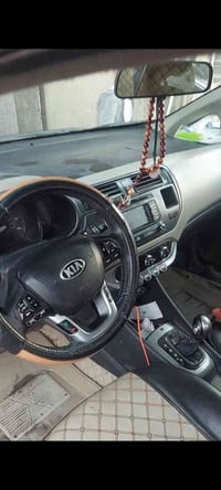 كيا ريو ٢٠١٣ بسمي رقم بغداد حلوه بيها طخات بسيطه بدون دواخل السعر ٨٣ و...