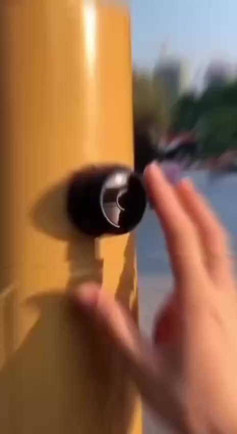 �✨ خلي مراقبتك ذكية وآمنة مع كاميرا A9 الصغيرة!

كاميرا لاسلكية عالية الوضوح 1080p، تدعم الواي فاي 🔌
تتعرف على الحركة وتبلغك مباشرة عبر التطبيق على أندرويد وiOS 📱
تصميم مدمج مع كيبل شحن وقاعدة قوية، سهلة الوضع في أي مكان 🏠
تدوير 360 درجة يدوياً لمتابعة كل الزوايا 🔄
مسافة كشف الحركة تصل إلى 6 أمتار، مع دعم بطاقة ذاكرة حتى 128GB 💾
بطارية تعمل لمدة ساعة كاملة لتغطية احتياجاتك 🔋

حافظ على أمان بيتك وممتلكاتك بسهولة وراحة، كل يوم وأنت مطمئن! 🛡
شمنتظر راسلنا واتساب وتامرونا امر 
*********** ،💚💚💚
