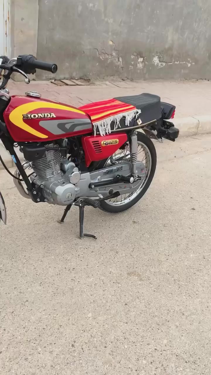 سلام عليكم شباب دراجه هوندا ماليزي للبيع مال ايران خمسه گير  ما مفتوح برغي بلمكينه بدون أوراق دراجه خير من الله مكان الدراجه ميسان ناحيه المشرح رقم صاحب الدراجه ***********
