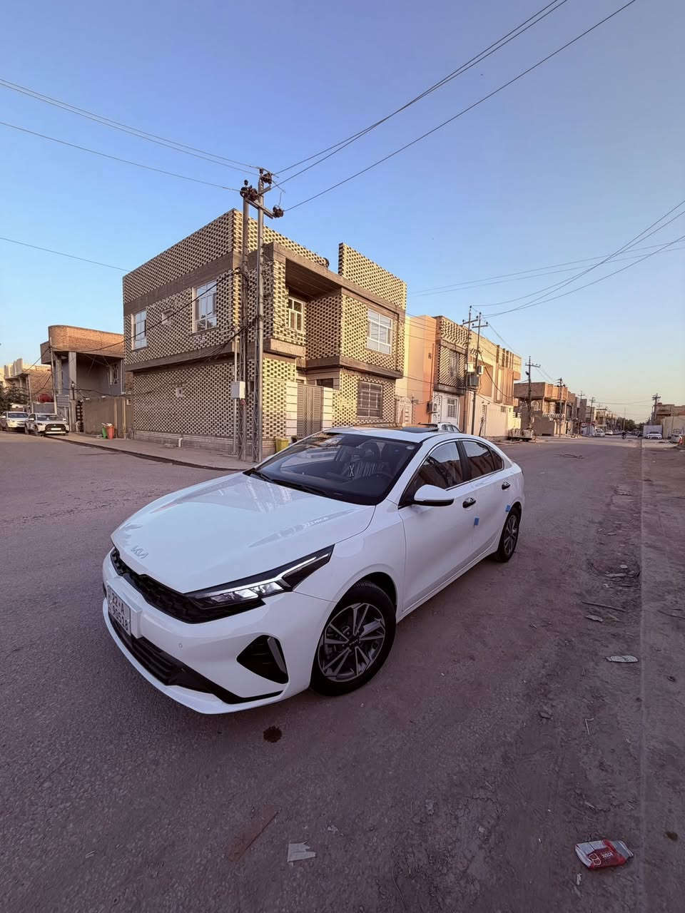 سلام عليكم.
سيراتو. K3  مديل 24 
محرك 1600. دبل نوزل 
فول مواصفات. 
فتحه 
كشنات جلد 
بصمه. 
حساس امامي وخلفي 
اتو هولد
جدايده سياره.  
نص جاملغ خلفي صبغ فقط 
مكان سياره نجف الأشرف 
سعر 134 وبيهه. مجال. 
الاستفسار    ***********
