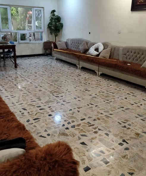 عقار سكني بيع مستعجل ، طابو 
المساحة ٢٠٠ متر ، ركن 
المنطقة حي النصر ، داخل فرع سيراميك الداوودي قريب على الشارع جدا
موصفات العقار: 
طابقين ، غرفة نوم ، مطبخ ، استقبال سقف ثانوي ، منور كله كاشي
طابق ٢ : غرفة نوم ، مخزن  كله كاشي 
السعر ١٩٥ مليون فقط
للتواصل والاستفسار مع صاحب المنزل بشكل مباشر 
 ***********
