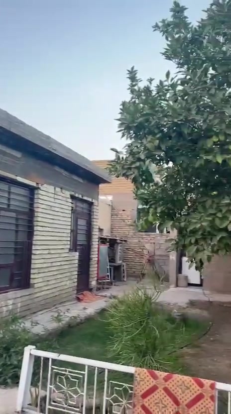 دار سكن للبيع مساحته ( 163 م ) واجه ( 14 م في 14 ) بناء طابوق 🧱
يحتوي على غرفه استقبال ومطبخ وثلاث غرف نوم وصحيات 
سعر المتر الواحد ( 1،250 ) مليون وبيه مجال للجاد بالشراء 
العنوان / بغداد- ابو غريب-شارع الصناعه - قرب المجمع الحكومي ( الضريبه - والتسجيل العقاري- الجنسيه والجوازات) 
للاستفسار اكثر يرجى الاتصال على الارقام التاليه: 
*********** أتصال + واتساب 
*********** أتصال 
مكتب الديار للوساطة العقارية ( أبو عمر الزوبعي)
عموله المكتب ‎%‎1
