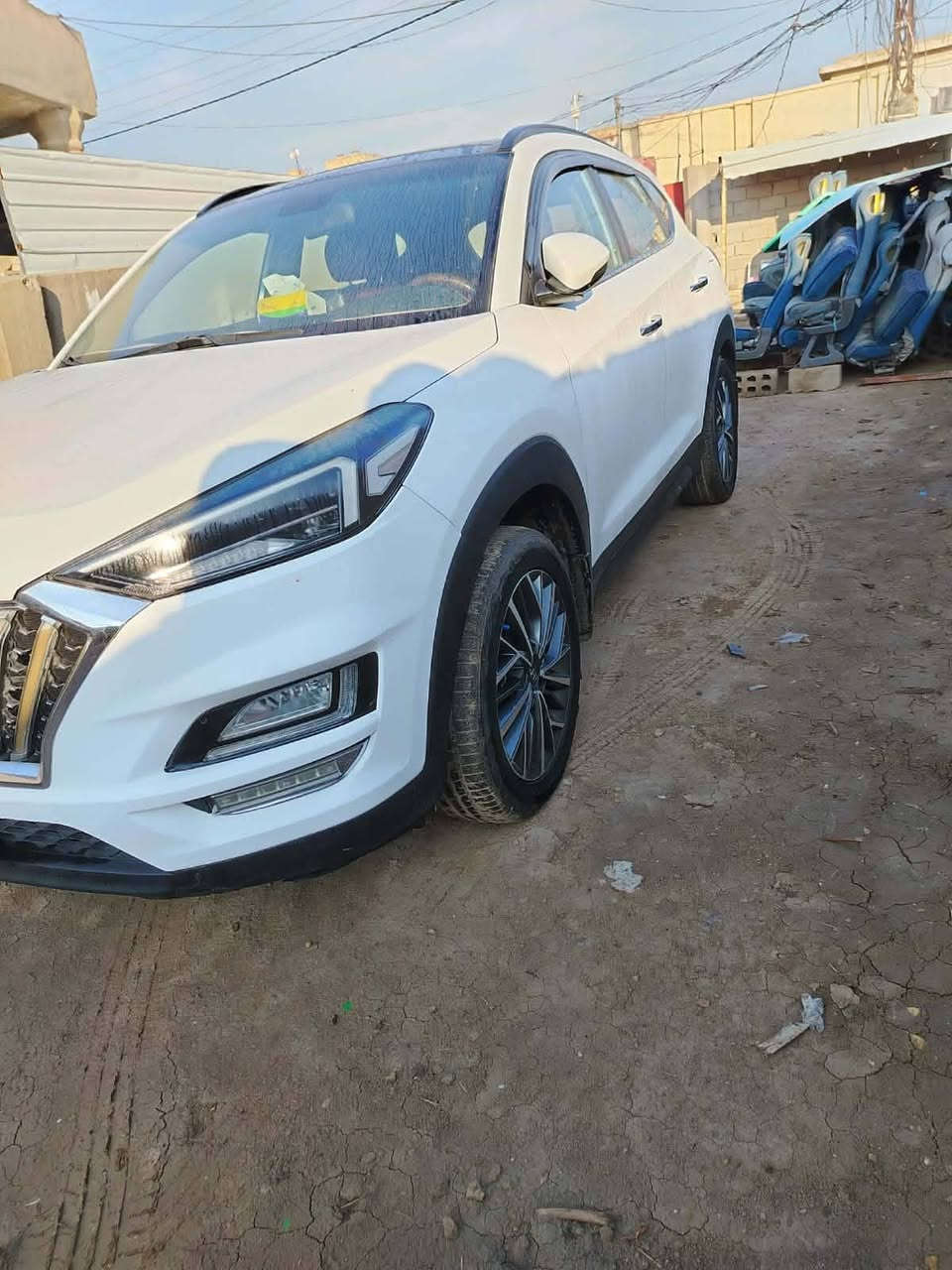 توسان ٢٠ فول موصفات ماشيه ١٢٠ الف بيها صبغ شبر بالبنيد والباقي كفاله على السونار السعر ٢٠٥ وبيها مجال استفسار اتصل *********** مكاني بابل /اخوان اني مكلف بالنشر
