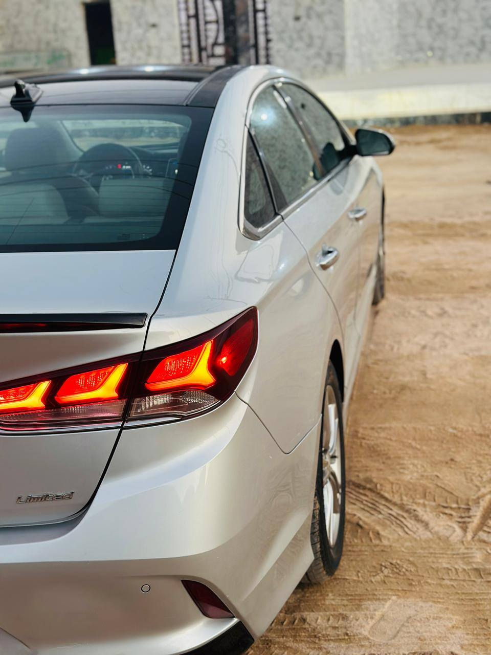 سوناتا للبيع موديل ٢٠١٩ مشروع وطني تحويل ثاني يوم السياره جديده فول واحد على واحد محرك ٢٤٠٠ فول مواصفات فقط قطعتين تبديل بدون دواخل بنيد وجاملغ الأمامي تجي وشوف السياره صلوات على محمد وآل محمد احله من الصوره.السعر ١٦٥ اوبيها مجال لطيبين تلفون مكان النجف قرب مطار النجف باب الدخول                   ***********
