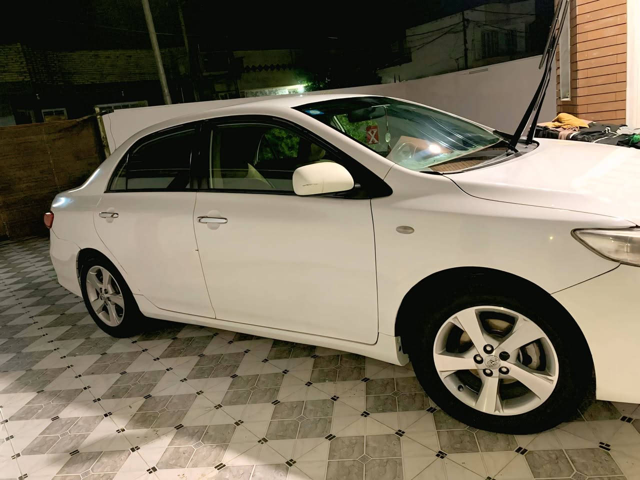 السلام عليكم للبيع كورلا موديل 2013 رقم بغداد بسمي خليجي محرك كير حداديه كله جديد تبريد ثلج بيه صبغ حزام مكان بابل حله الاتصال  *********** السعر  120 وبيه مجال
