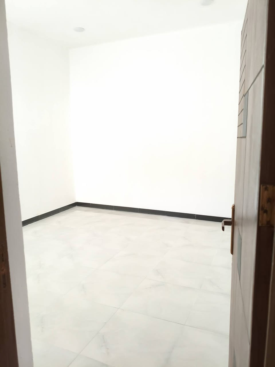 سلام عليكم دار سكن للبيع طابو زراعي بسم عراقي بصره ابو خصيب محليه مساحه البيت 250متر عله شارع10متر تبليط
يتكون البيت من ثلاث غرف نوم وصالتين وحمام داخلي وخارجي وديوان ومطبخ بورسلين للاستفسار ***********
