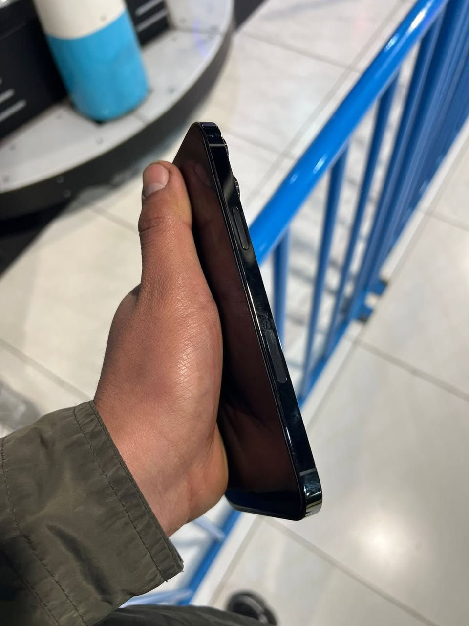 ايفون 13 برو ماكس للبيع
ذاكره 256
بطاريه 80 
جهاز نظافه 85‎%‎
عنوان بغداد
سعر 670 وبي مجال 
للتصال ***********
