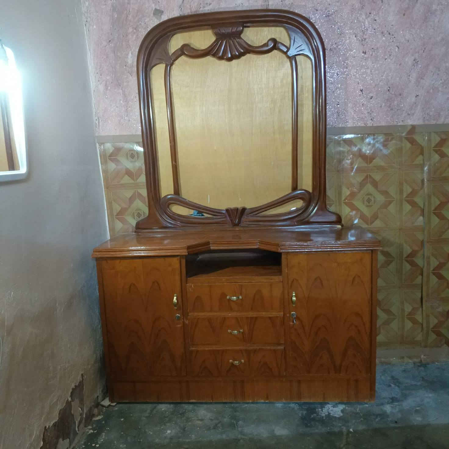 غرفه للبيع ٥٥٠وبيها مجال للتواصل على هذا الرقم***********
