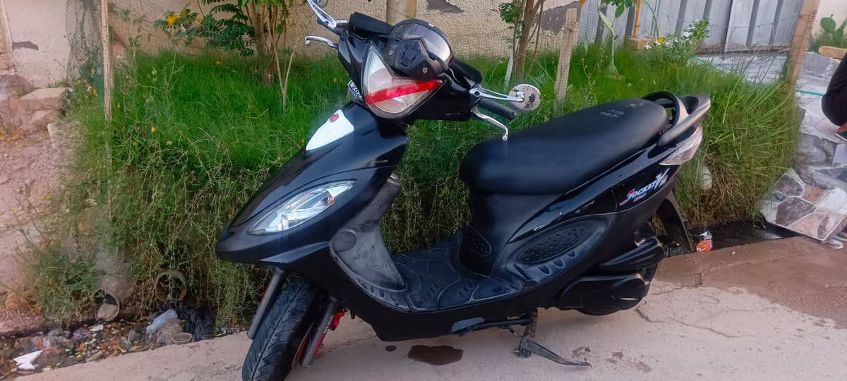 سلام عليكم كامكو v2 فحل  مكينه 150 دراجه ختم واحد   دراجه مامتعوبه  كفراته نضيفه كلش كهربائيات كلها شغاله اشاير لايت عالي ناصي هورن  الدراجه للبيع سعر 600للتواصل اتصال او واتساب 
***********
