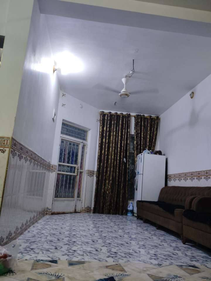 مجتمل للبيع بحي العسكري شارع طاه طابو صرف عرض الشارع 14تبليط لباب لبيت المساحه 85 سعر 45وبي مجال البيت ما ناقصه ي شي جيب غراظك وتكعد بيومك البيت حاليآ فارغ اتصل وتدلل***********
