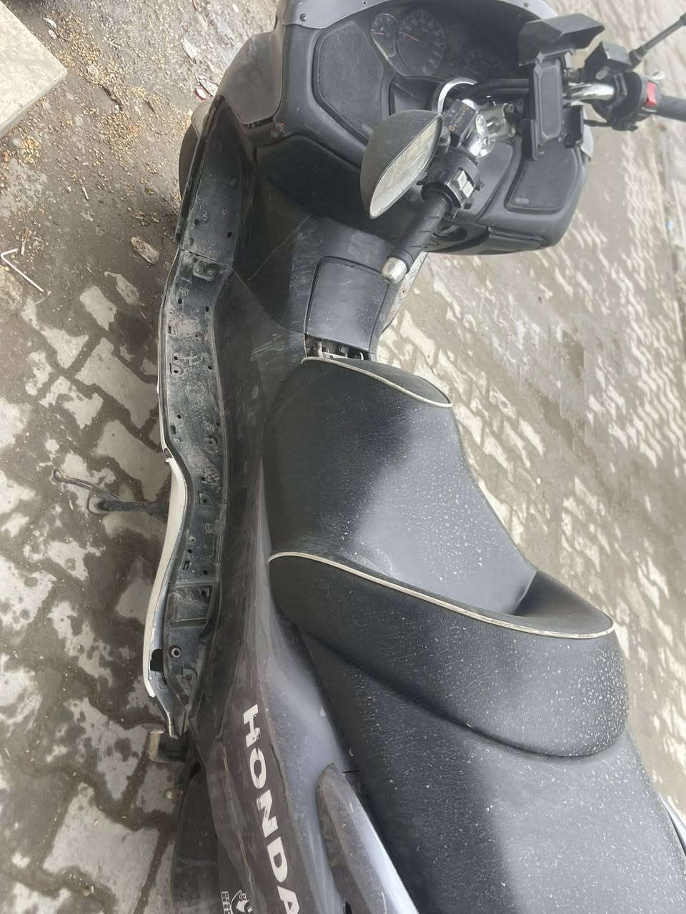 فورزة ٠٨ بصمه دراجة تخبل مابيها شي شلعه ومعدل كامله بس تروح ترقم مدفوع كمرك اوراقها اصوليه بس يرادلها كفرات كفراتها تعبانه سعرها ٧٠٠ الف تواصل على الواتساب ***********
