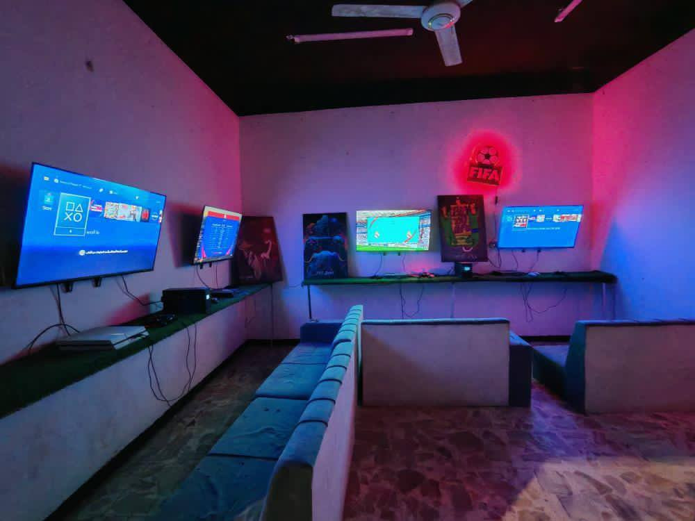 سلام عليكم قاعه للبيع
تحتوي على 4بلي فور سلم
4شاشات الحجم 45
2يوبياس
ديكور العاب 
قنفات
مييز للبلي
قاعه جديده
مكان نجف تلفون ***********
