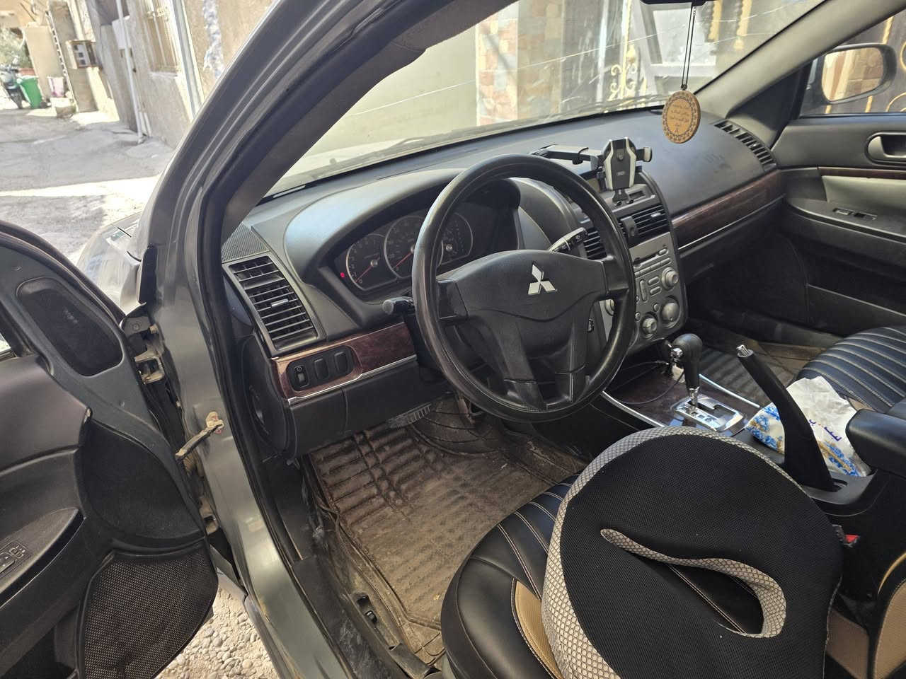 السلام عليكم كلنت ٢٠٠٩ امريكي حره بأسمي تحويل شوكت متحب اني حاضر  مابيها حادث فقط طخات بالجاملغ الخلفي ومرجعيها ع البارد سعر ٨٠ ورقه  مكاني بغداد سبع ابكار ***********
