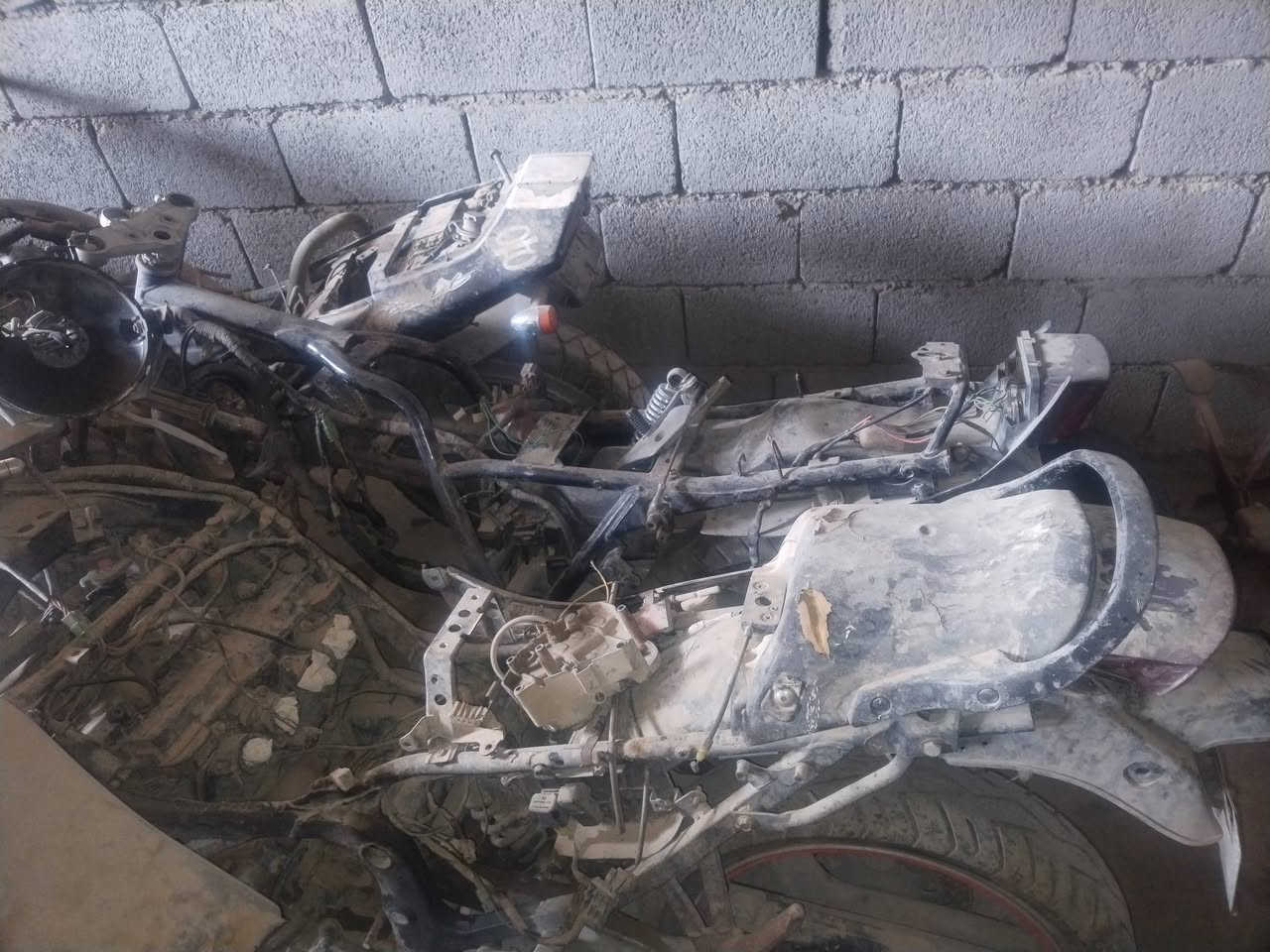 متوفر غراض سيبي فور فيراكو ربع هايسونك دفل 954 هوندا سيبي ٧٥٠ باندا ربع و ٤٠٠ افوراي كلشي موجود اي غراض تحتاج موجود تايرات مال باله نقشه حلوه كلشي موجود رقم *********** او راسلني خاص اتصل بي واتساب مكاني ديالئ بعقوبه يوجد توصيل لكل محافضات
