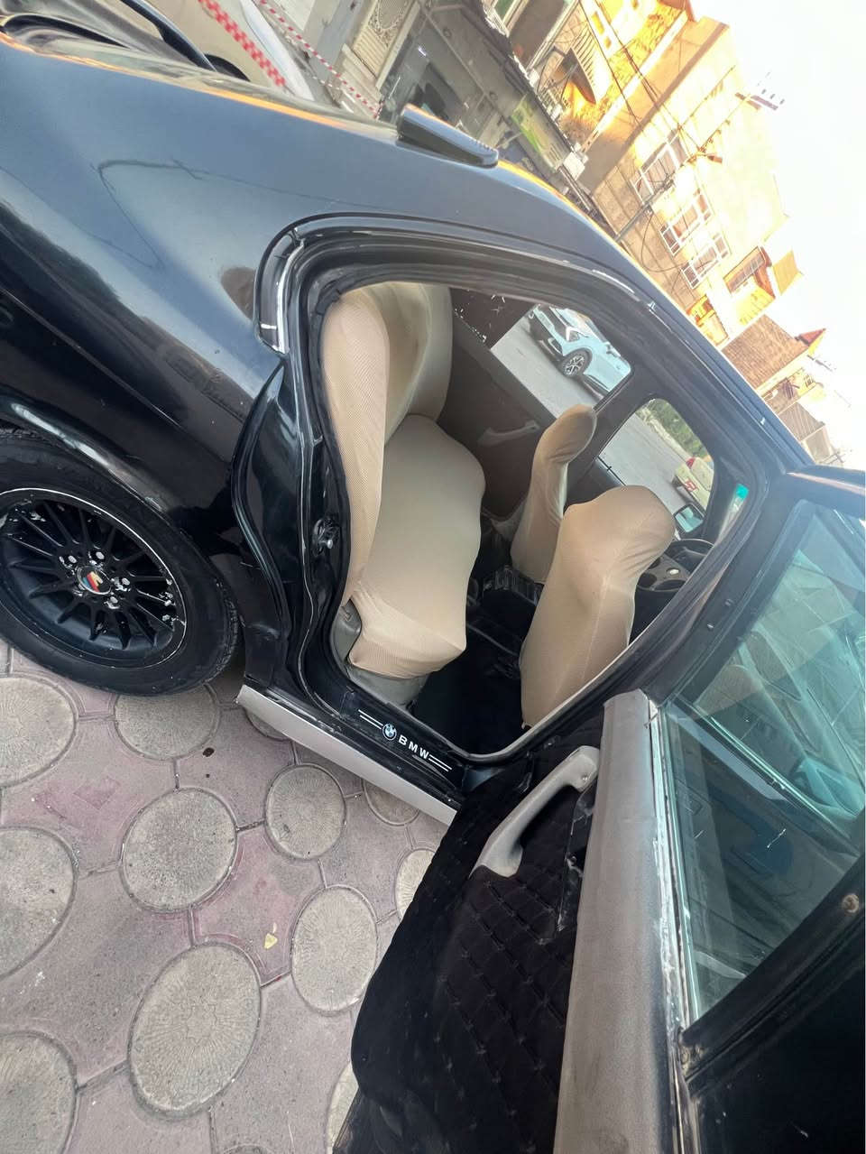 فرۆشتنی خێرا 
بیئیم مۆدیل 91  520 گێر عادی ئارم پلاستیک هەولێر بە شەرتی ئەوەلیات و مالی کەسی تێدا نەبی جەمپەکی پێشی هەیە زۆر خەفیف باقی هەموو گیانی بەشەرت لایت ئەلقە پێش گەورە بۆنیت گەورە دوو جام کارەبا ئیم پیفایەرەکی شازی لەسەرە ناو داخلییەکی جوانو خاوێن  
شوێن هەولێر 
ژ.م. *********** أربيل, العراق
