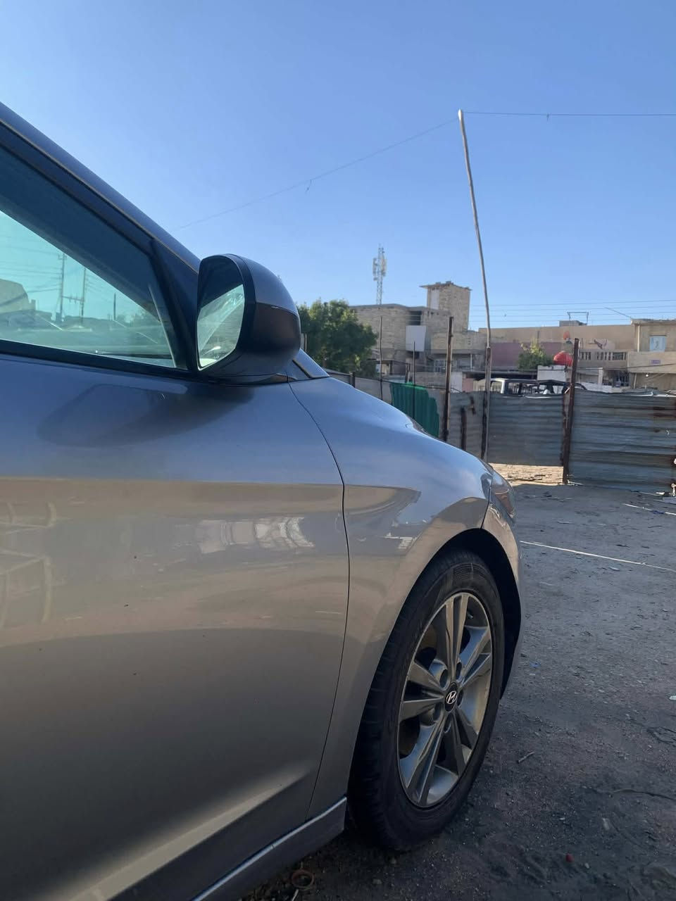 السلام عليكم هونداي النترا موديل ٢٠١٧وارد أمريكي عل أيدي السياره حادثها جاملغ خلفي ونص قبغ الصندوك بدون اي دواخل لغد شاصي حوض كله كفاله السياره دخلت من امريكا بيها ثلاث قطع كلير بدون تصليح بدون دواخل بدون دكة جاكوج صفاح السياره موس سعرها ١١٤ورقه وبيها مجال باسمي تحويل ثاني يوم اتصال ***********
