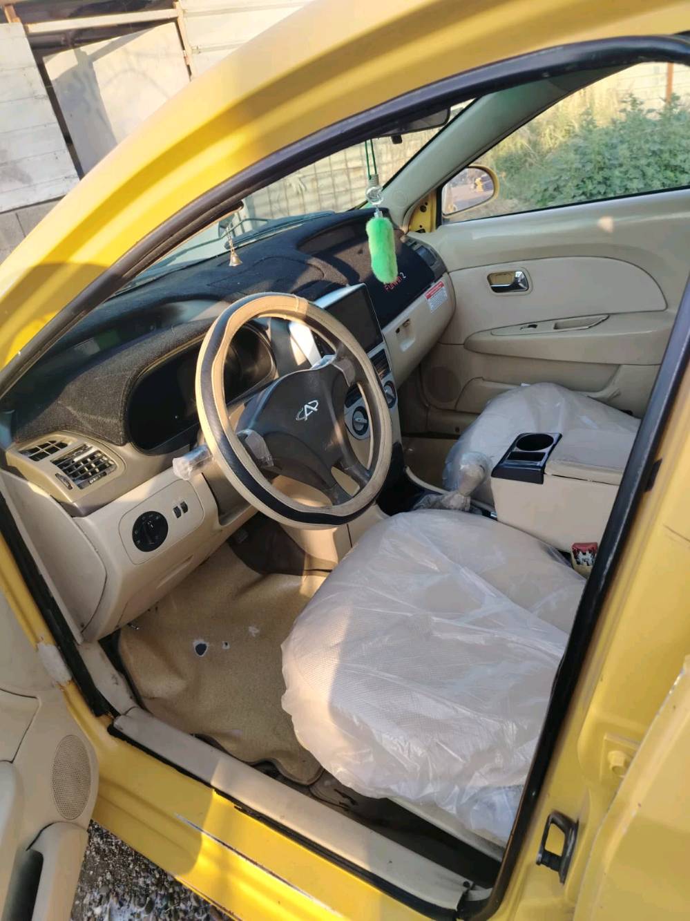 شيري افلو. مديل 2013 لبيع سعر 35قفل بدون احراج مكفول من كلشي سياره تحويل ثاني يوم بيه ضربات خفيفه مال طخطخ ***********