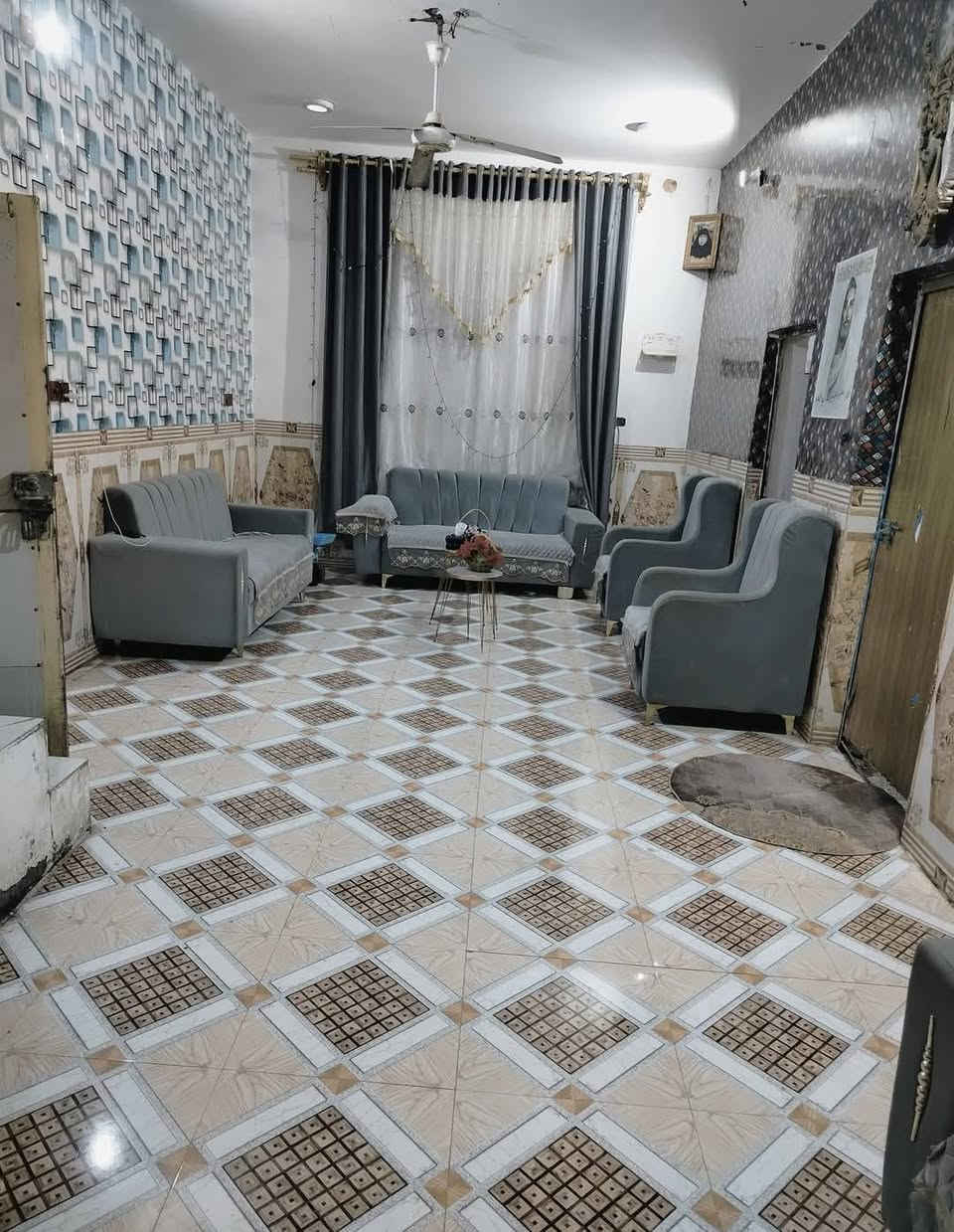 سلام عليكم بيت للبيع مساحته 200 زراعي بي 2 غرفه وصاله ومطبخ وطارمه يم الحقل الغاز الحولي الجديد *********** واهذا رقم
